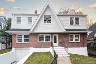 4 Pine Brook Dr, Larchmont, NY 10538