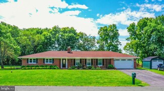 18 Clarke Ln, Berryville, VA 22611
