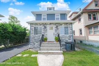 12 Livingston Ct, Staten Island, NY 10310