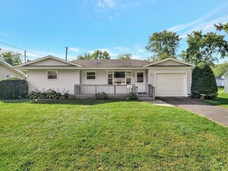 403 Maple Ln, Monticello, IL 61856