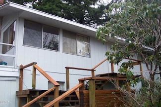 307 NE Crabapple Dr, Yachats, OR 97498