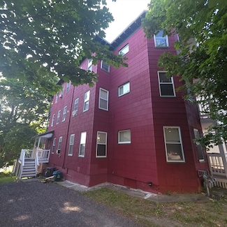 18 Elizabeth St, Worcester, MA 01605