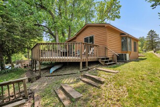 27 Lakeshore Dr, Wilmington, IL 60481