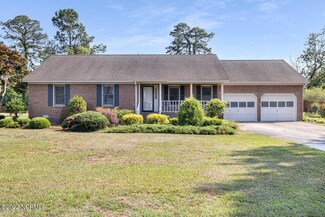 414 Rl Honeycutt Dr, Wilmington, NC 28412