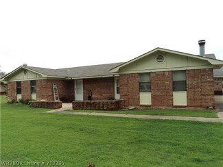 208 H St, Barling, AR 72923
