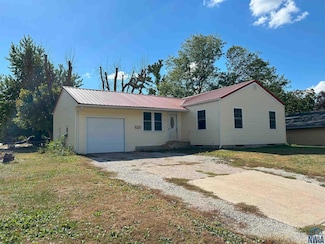 318 E 10th St, Storm Lake, IA 50588