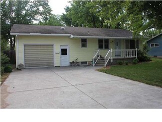 410 S Weaver St, Hesston, KS 67062