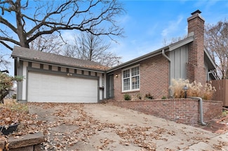 10236 Edelweiss Cir, Shawnee, KS 66203