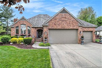16480 Dusklight Dr Unit 21, Fenton, MI 48430