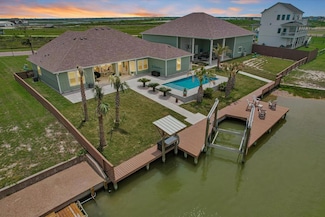 18 Peet's Bend Dr, Rockport, TX 78382