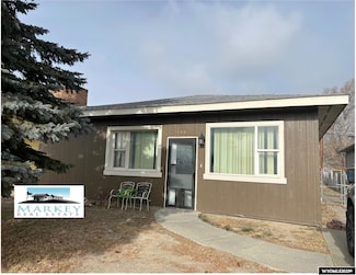 109 E Brooks St, Rawlins, WY 82301