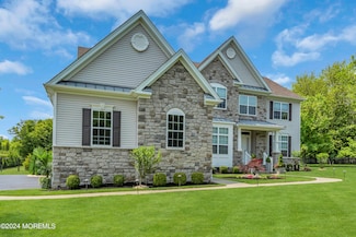 61 Highland Ridge Rd, Manalapan, NJ 07726
