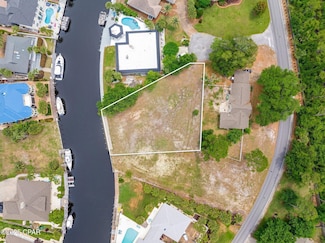 481 Wahoo Rd, Panama City Beach, FL 32408