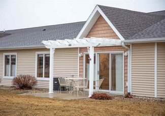 1412 Stone Ln Unit 422, Waverly, IA 50677