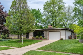 943 Fairacres Dr, Dayton, OH 45429