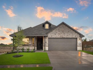 902 Eloise Ln, Cleburne, TX 76033