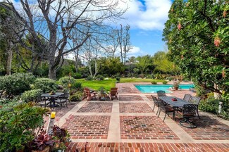 5345 Encino Ave, Encino, CA 91316