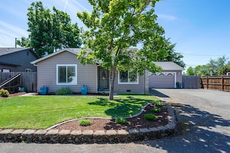 3068 Gary Dr, Medford, OR 97504