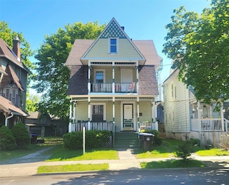 32 Hooker Ave, Poughkeepsie, NY 12601