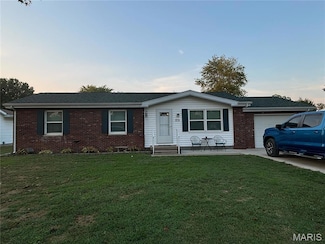 911 N Sunset Dr, Pinckneyville, IL 62274