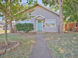 1016 E Edwards St, Edmond, OK 73034