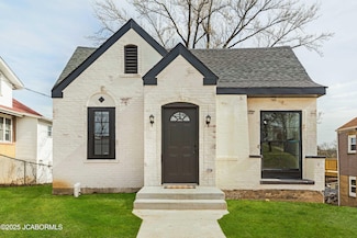 911 Jackson St, Jefferson City, MO 65101