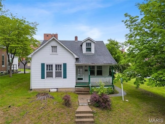 706 Jackson St, Saint Charles, MO 63301