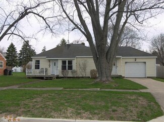 103 Michigan St E, Three Oaks, MI 49128