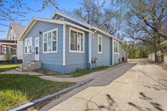 706 E Central Ave, Minot, ND 58701