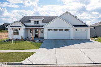 506 Flint Dr, Bismarck, ND 58503
