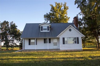 9438 Little Prairie Rd, Nashville, IL 62263