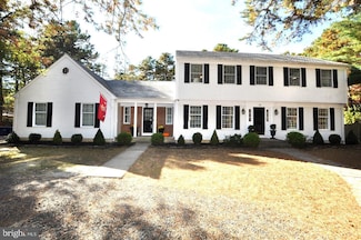 18 Spruce Dr, Medford, NJ 08055