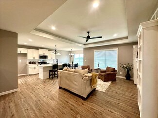 910 Juneberry Dr, Palo, IA 52324