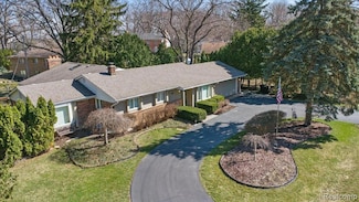 5080 Kitson Ln, West Bloomfield, MI 48324