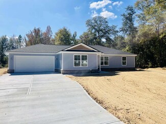 160 Sparrow Ln, Jesup, GA 31545