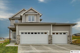 11327 Portage Cir, Papillion, NE 68046