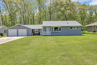 1511 Strathmoor Ln, Jackson, MI 49203