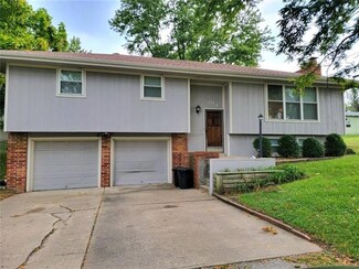 614 N Locust St, Cameron, MO 64429