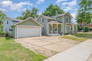 528 E Benton St, Aurora, IL 60505
