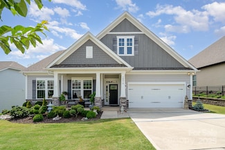 10016 St Kitts Landing Ln, Charlotte, NC 28278