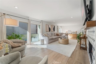 5440 Lindley Ave Unit 201, Encino, CA 91316