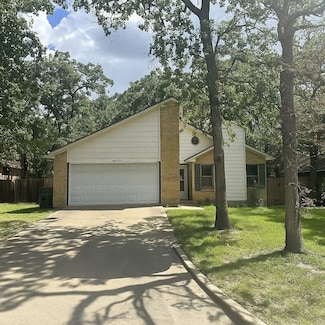 2106 Labrisa Dr, Bryan, TX 77807