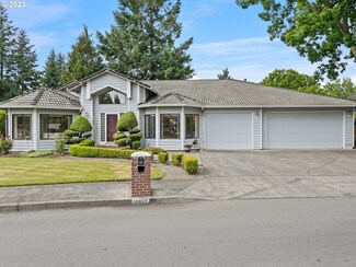 16617 NE San Rafael Dr, Portland, OR 97230