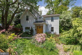 1918 Leonard Rd, Falls Church, VA 22043
