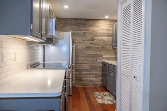 140 Heritage Dr, Whitinsville, MA 01588