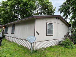702 East St, Iola, KS 66749