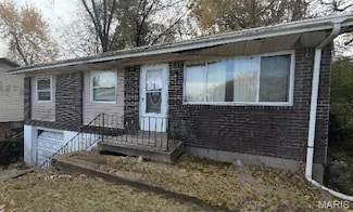 7416 Blanding Dr, Saint Louis, MO 63135