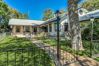 406 Candlelight Cir, Fredericksburg, TX 78624