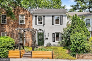 9821 Maury Ln, Manassas, VA 20110
