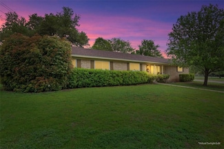 2103 White St, Clifton, TX 76634